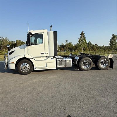2024 Volvo VNR64T300