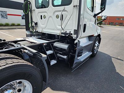 2021 Freightliner CA126