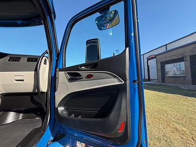 2023 Peterbilt 579