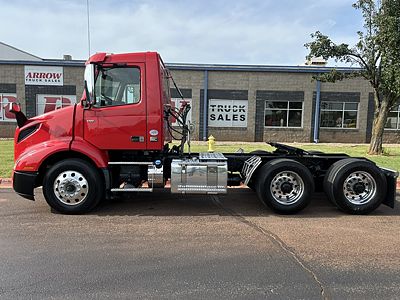 2022 Volvo VNR300
