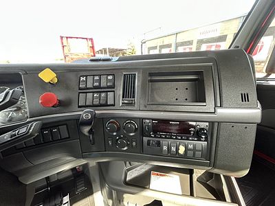 2022 Volvo VNR300