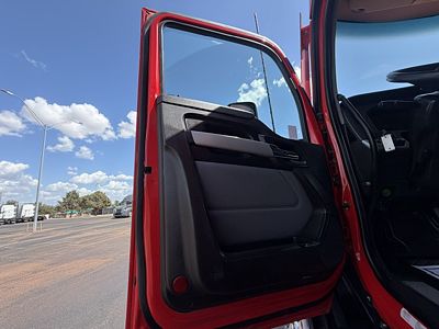 2023 Kenworth T680