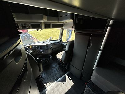 2022 Volvo VNL860