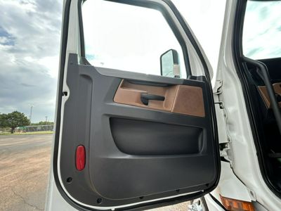 2022 Freightliner CASCADIA