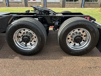 2022 Volvo VNR300