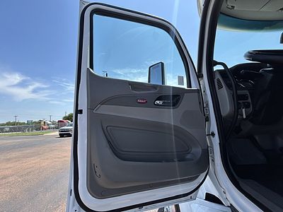 2022 Peterbilt 579
