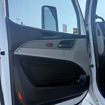 2023 Peterbilt 567