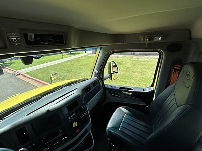 2023 Peterbilt 579