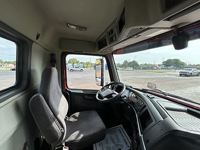 2022 Volvo VNR300