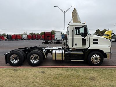 2022 Mack AN64T