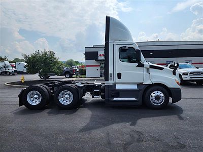 2021 Freightliner CA126