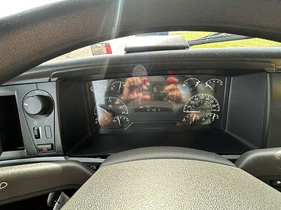 2022 Volvo VNR300