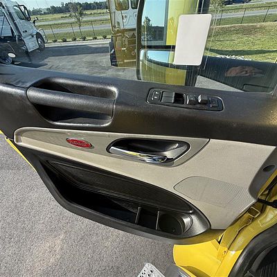 2023 Peterbilt 579