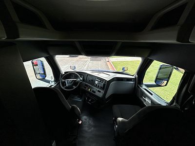 2020 Freightliner CA126