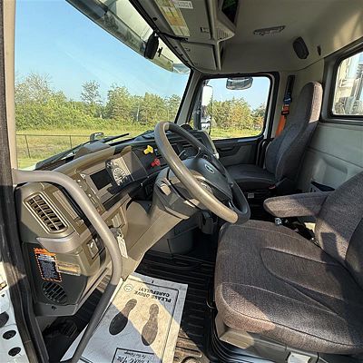 2024 Volvo VNR64T300