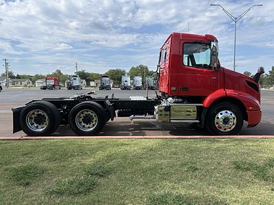 2022 Volvo VNR300