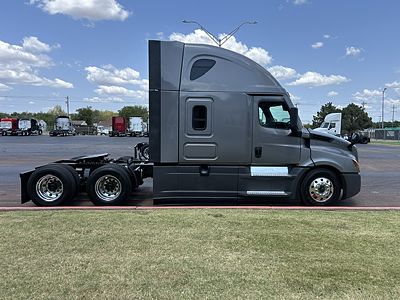 2022 Freightliner CA126