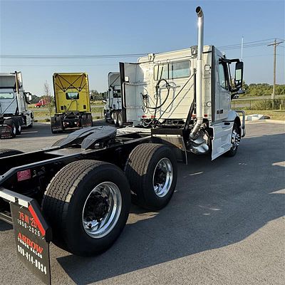 2024 Volvo VNR64T300