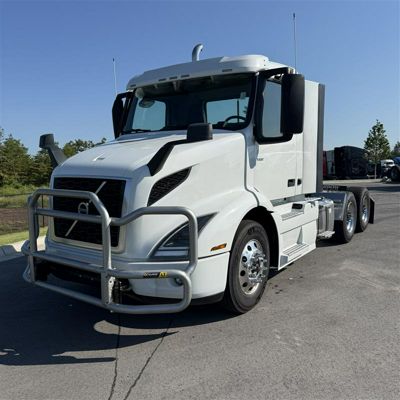 2023 Volvo VNR64T300