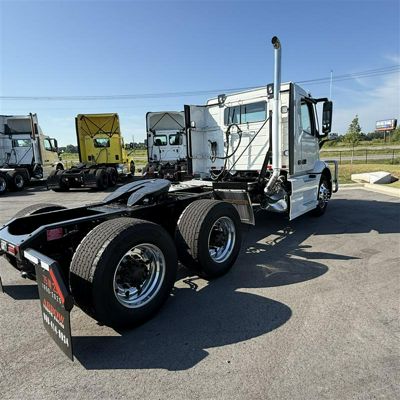 2023 Volvo VNR64T300
