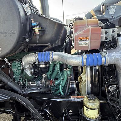 2024 Volvo VNR64T300