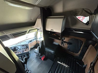 2022 Freightliner CA126