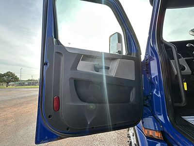 2020 Freightliner CA126