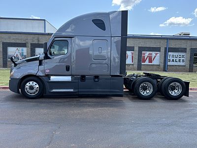 2022 Freightliner CA126