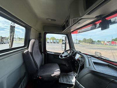 2022 Volvo VNR300