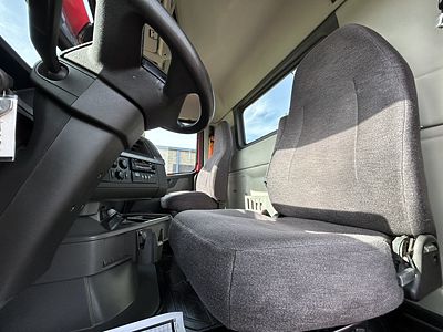 2022 Volvo VNR300