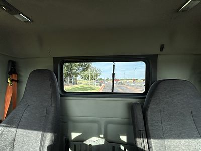 2022 Volvo VNR300