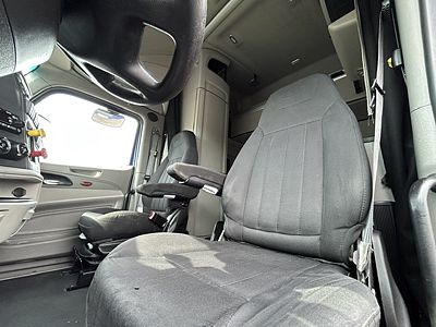2022 Peterbilt 579