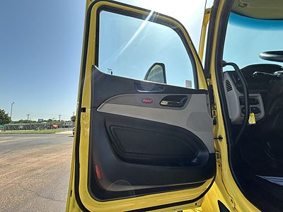 2023 Peterbilt 579