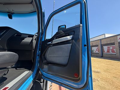 2023 Kenworth T680