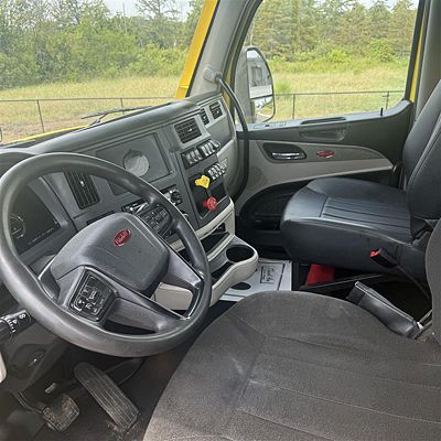 2023 Peterbilt 579