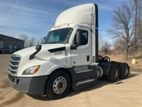 2021 Freightliner CA126