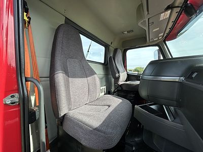 2022 Volvo VNR300