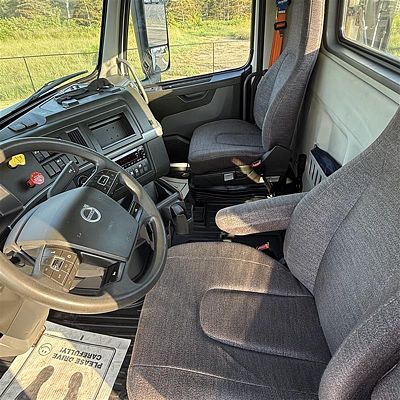 2024 Volvo VNR64T300