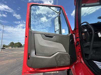 2022 Volvo VNR300
