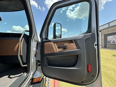 2022 Freightliner CA126