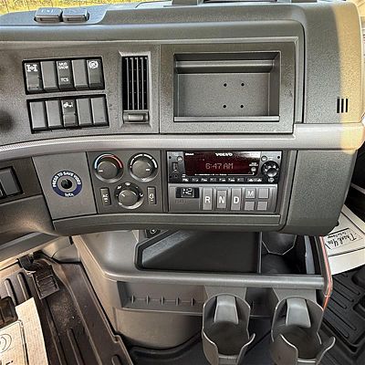 2024 Volvo VNR64T300