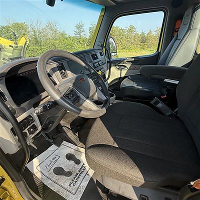 2023 Peterbilt 579
