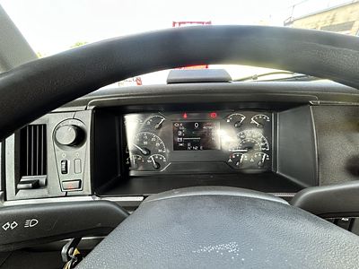 2022 Volvo VNR300