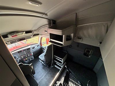 2023 Kenworth T680