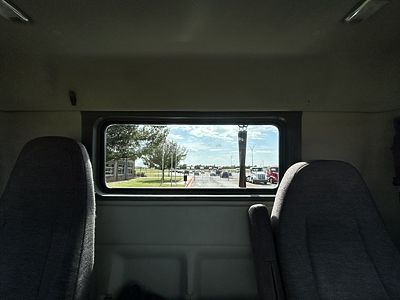 2022 Volvo VNR300
