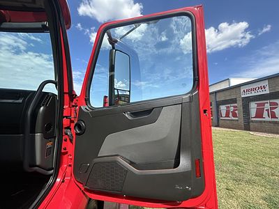 2022 Volvo VNR300