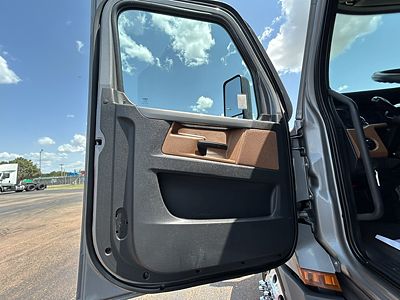 2022 Freightliner CA126