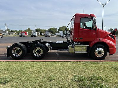 2022 Volvo VNR300