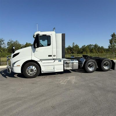 2023 Volvo VNR64T300