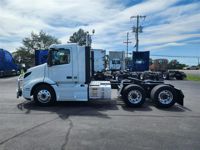2023 Volvo VNR64T300